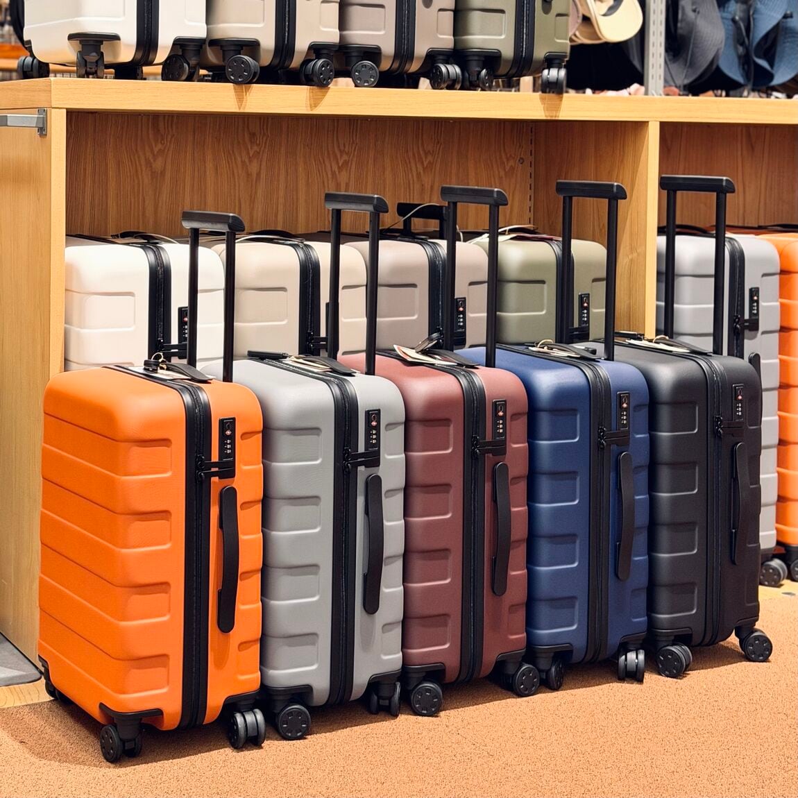 無印良品 MUJI ハードキャリーケース 33L TSAロック搭載 R8SD63 阪急西宮ガーデンズ】使いやすさにこだわった ハードキャリーケース